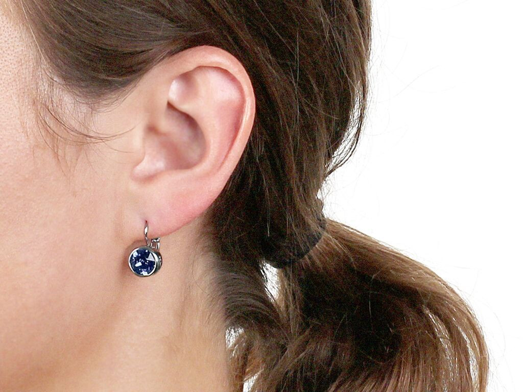 skab tilgive Forbedring Louise øreringe i sølv med blå Swarovski sten fra Dyrberg/Kern