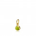 Tiny drop vedhæng i guld med en grøn peridot dråbe fra Izabel Camille